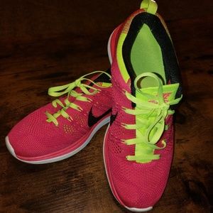 Nike FlyKnit Sneakers